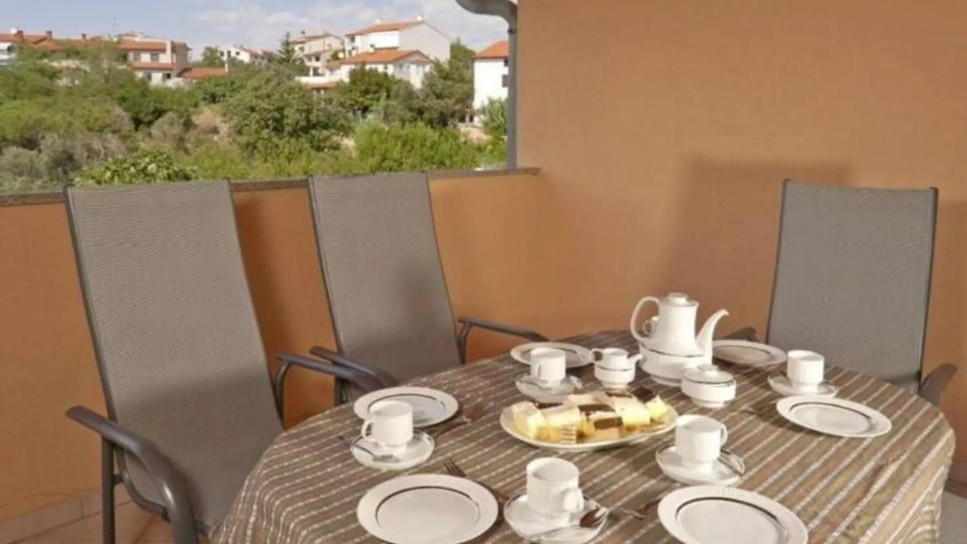 Wohnung Mit Gemeinschaftspool Und Garten Vinkuran Apartment